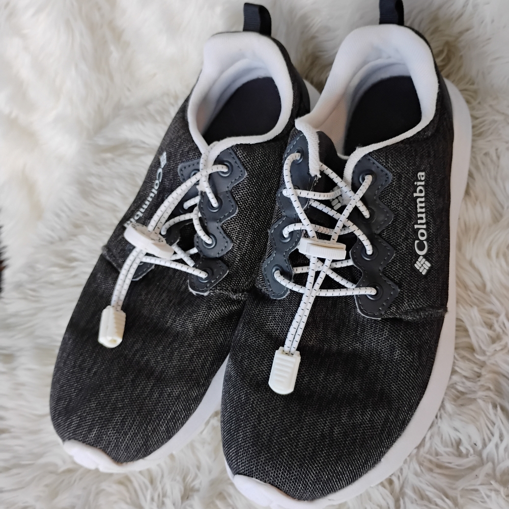 Columbia Lightweight Casual Waterproof Sneakers in Black and White